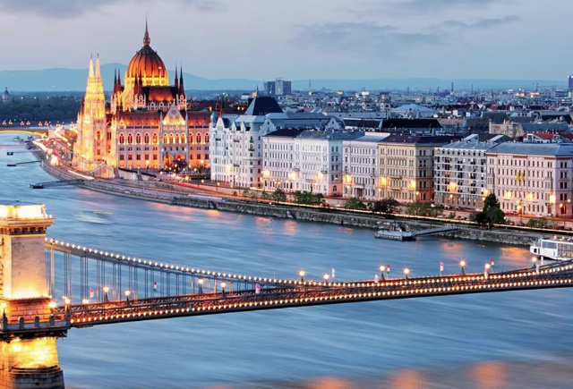 hungary-budapest-parliament-building-and-bridge-at-twilight